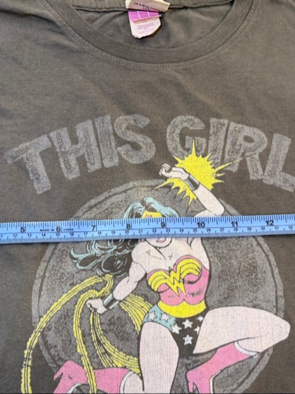 DC Comics Wonder Woman This Girl Plays Rough T-Shirt XL Fitted Small Holes